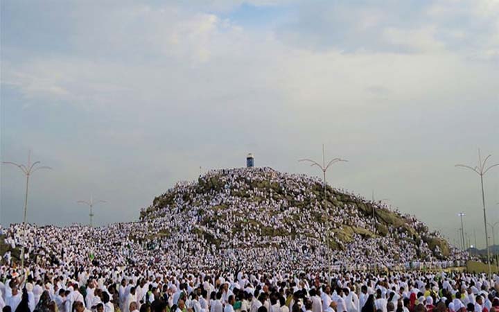 লাব্বাইক ধ্বনিতে মুখরিত আরাফাতের ময়দান